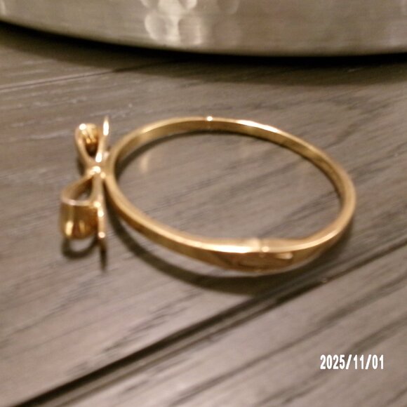 Kate Spade New York Post Gold-Tone Bow Hinged Bangle Bracelet - Picture 2 of 4